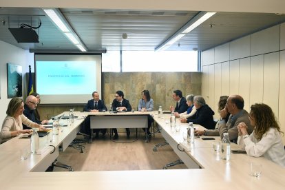 Casal, en un altre moment de la trobada amb exministres de Medi Ambient per parlar del parc natural d'Ordino.