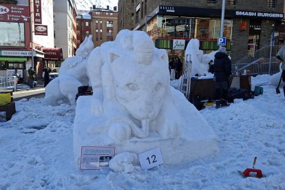 Una escultura de neu.