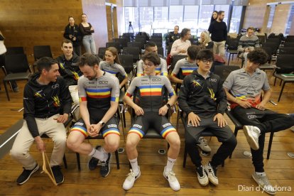Alguns dels 19 ciclistes que participaran a la nova temporada.