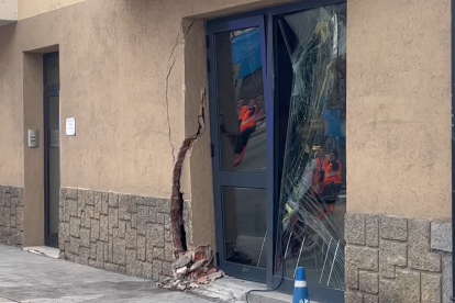 L’entrada del restaurant danyats després de l’accident.