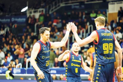 Kuric i Pustovyi celebren una acció al triomf d’ahir.