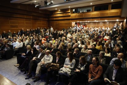 El públic assistent a la presentació del llibre: 'Divendres 13. La pandèmia a Andorra'.