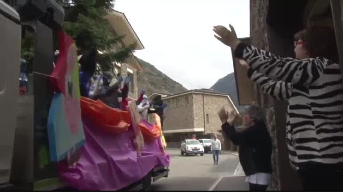 Vídeo de record de la rua pels petits encampadans