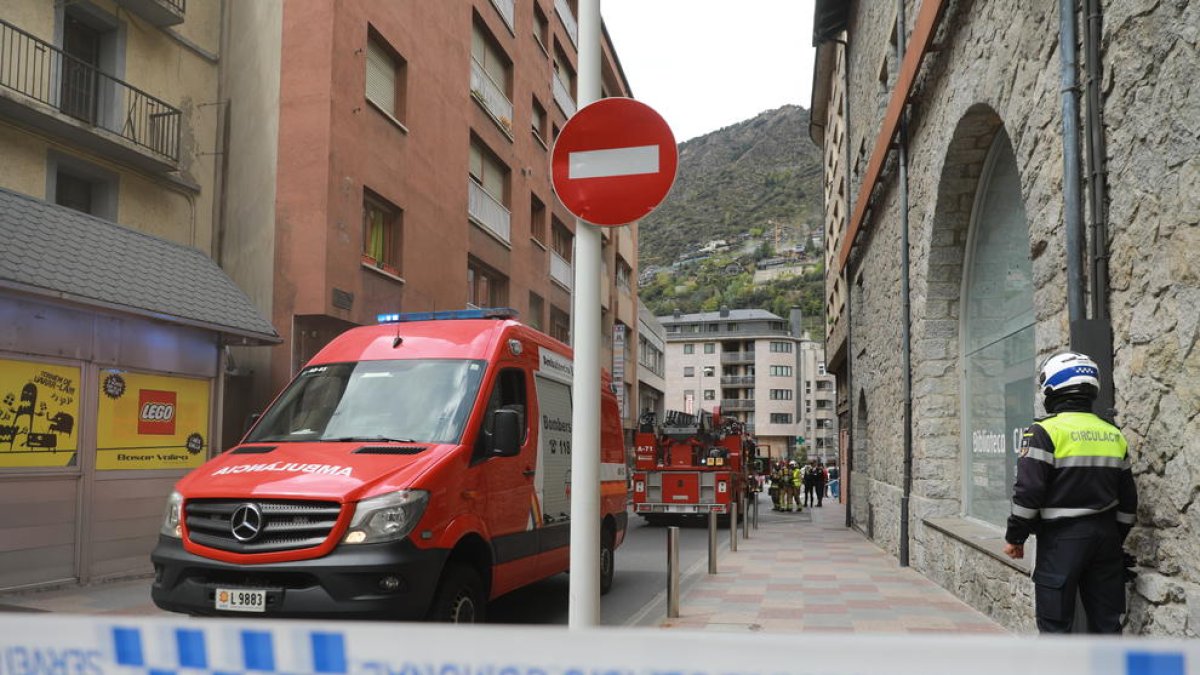 Els bombers en la intervenció a Escaldes