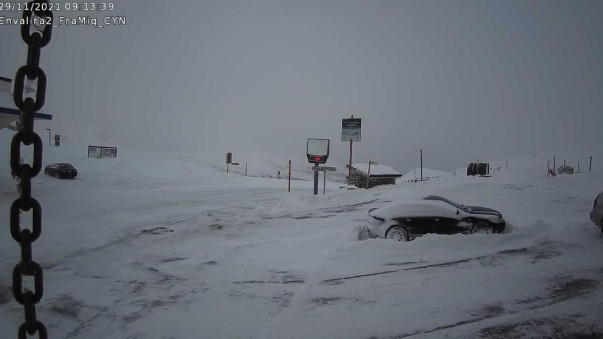 La nevada ha deixat aquest paisatge al cap del port d'Envalira