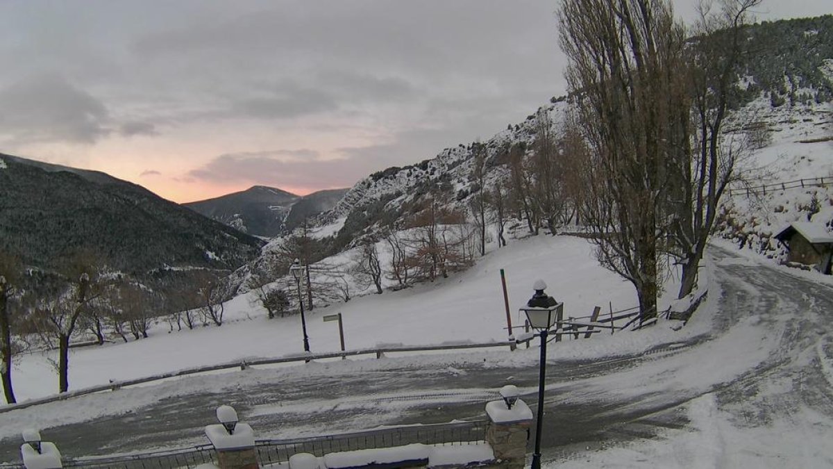 La neu ha arribat amb intensitat a Canillo