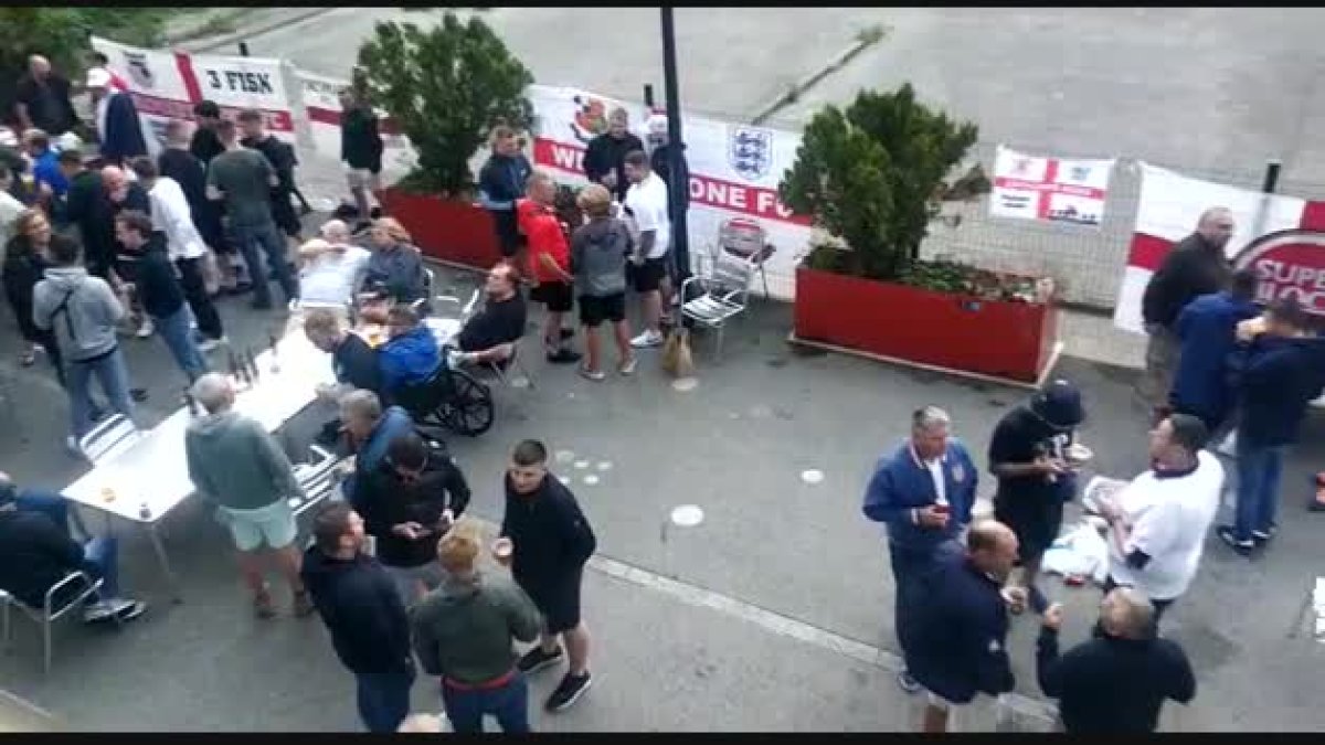 Un grup d'aficionats en un bar del Prat de la Creu