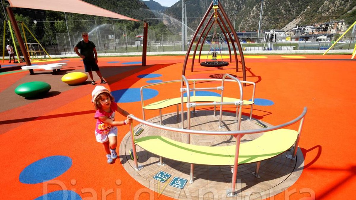 Jocs per als infants al nou parc fluvial