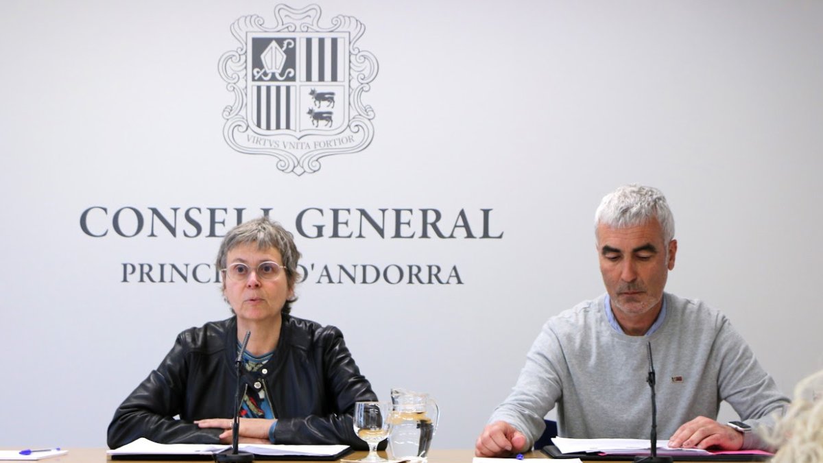 Susanna Vela i Marc Magallon de la Comissió en roda de premsa