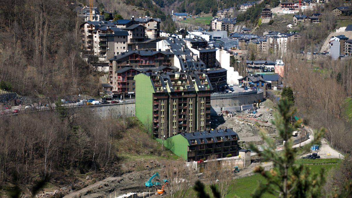 Estat de les obres del vial de la Massana aquest abril.