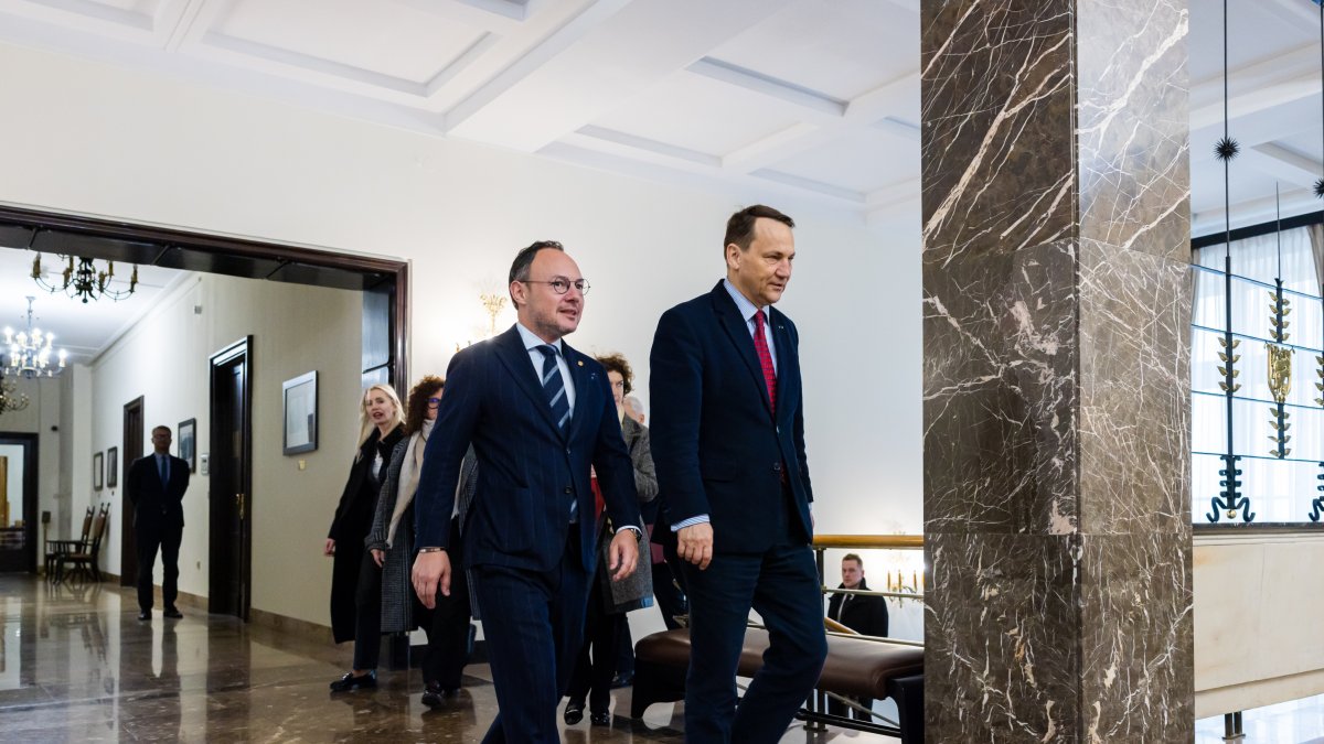 Espot i Sikorski durant la visita d'avui