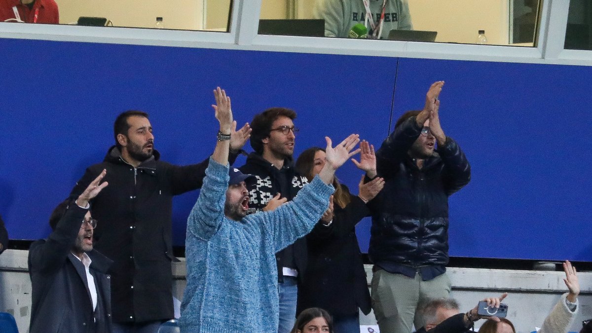 Gerard Piqué protesta una acció a la llotja de l’Estadi Nacional contra el Vila-real B.