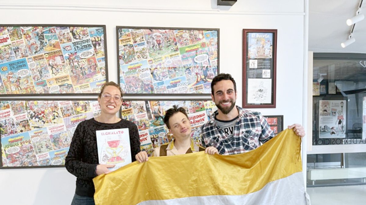 Recio, amb la bandera de la discapacitat.