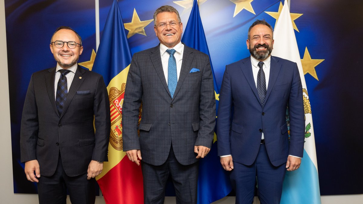 Xavier Espot, Maroš Šefčovič i Luca Beccari en la trobada avui a Brussel·les
