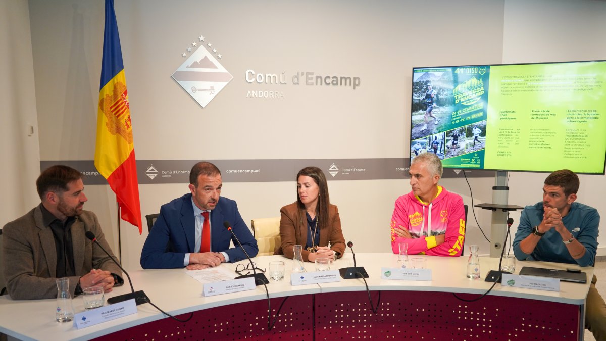 Nino Marot, el ministre Torres, la cònsol Laura Mas, Jordi Solé i Pau Capell, ahir.