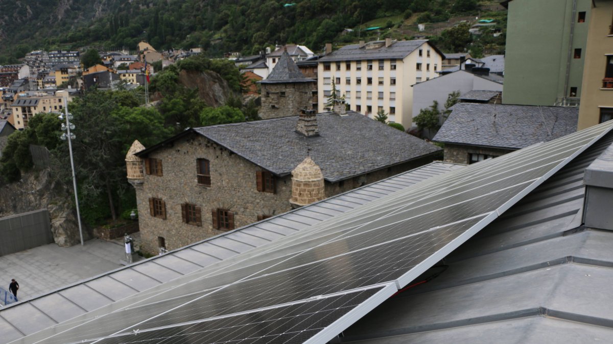 La nova instal·lació solar del Consell General.