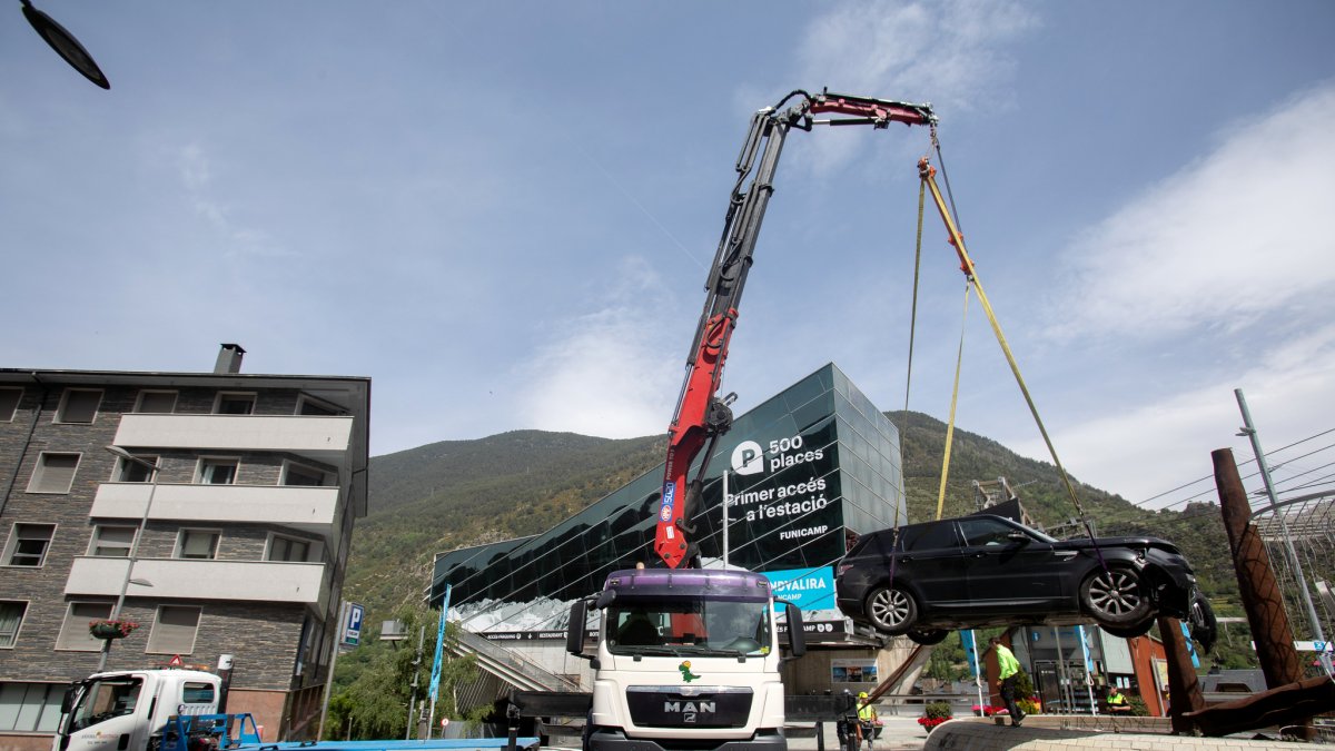 Maniobres per retirar el vehicle.