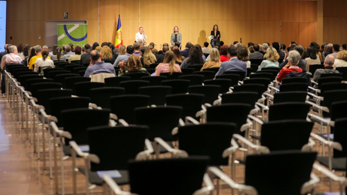 Un moment de la reunió de poble d’ahir al Centre de Congressos d’Andorra la Vella.