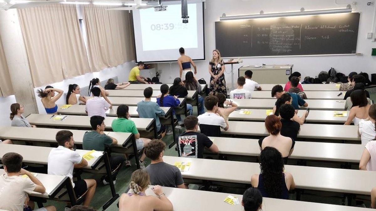 Alumnes fent l'examen de la PAU a Catalunya