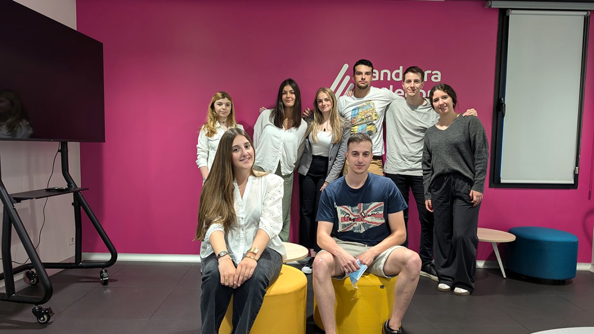 Els joves que treballaran a Andorra Telecom.