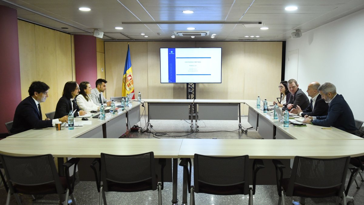 Reunió de la delegació andorrana encapçalada per Landry Riba amb els tècnics del Banc Europeu d'Inversions