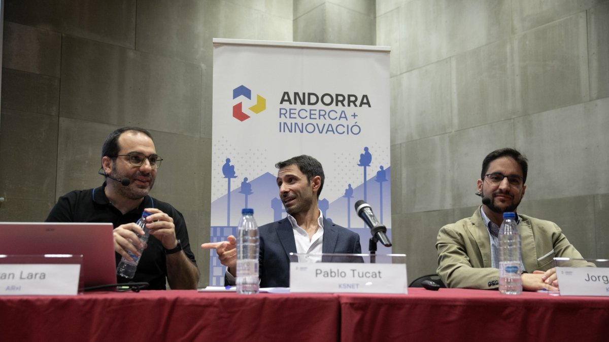 Yvan Lara, Pablo Tucat i Jorge Diaz a la presentació de l'estudi a la ciutadania