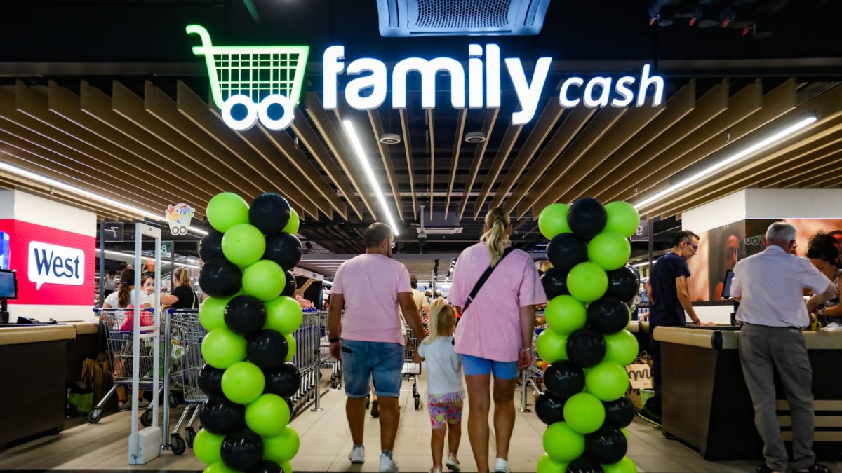 Inauguració del nou supermercat family cash