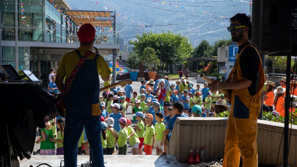 Activitats infantils ahir al matí a la plaça del Poble.