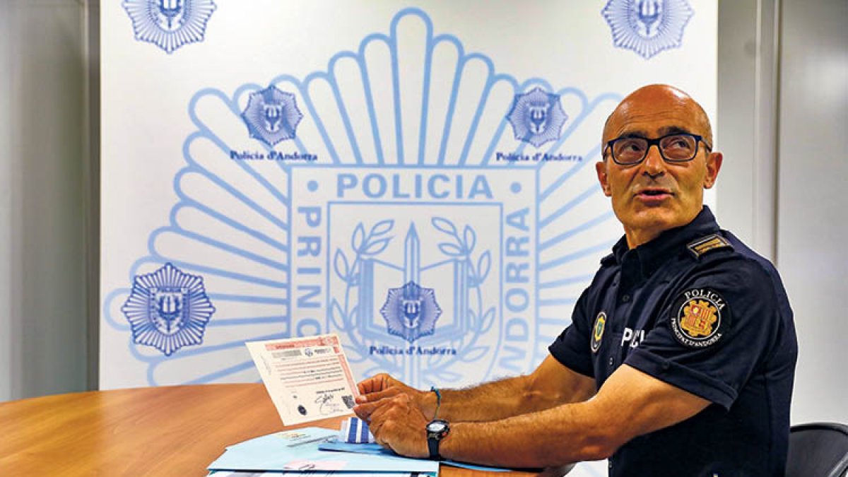 L’inspector major i cap de la unitat de fronteres i estrangeria.