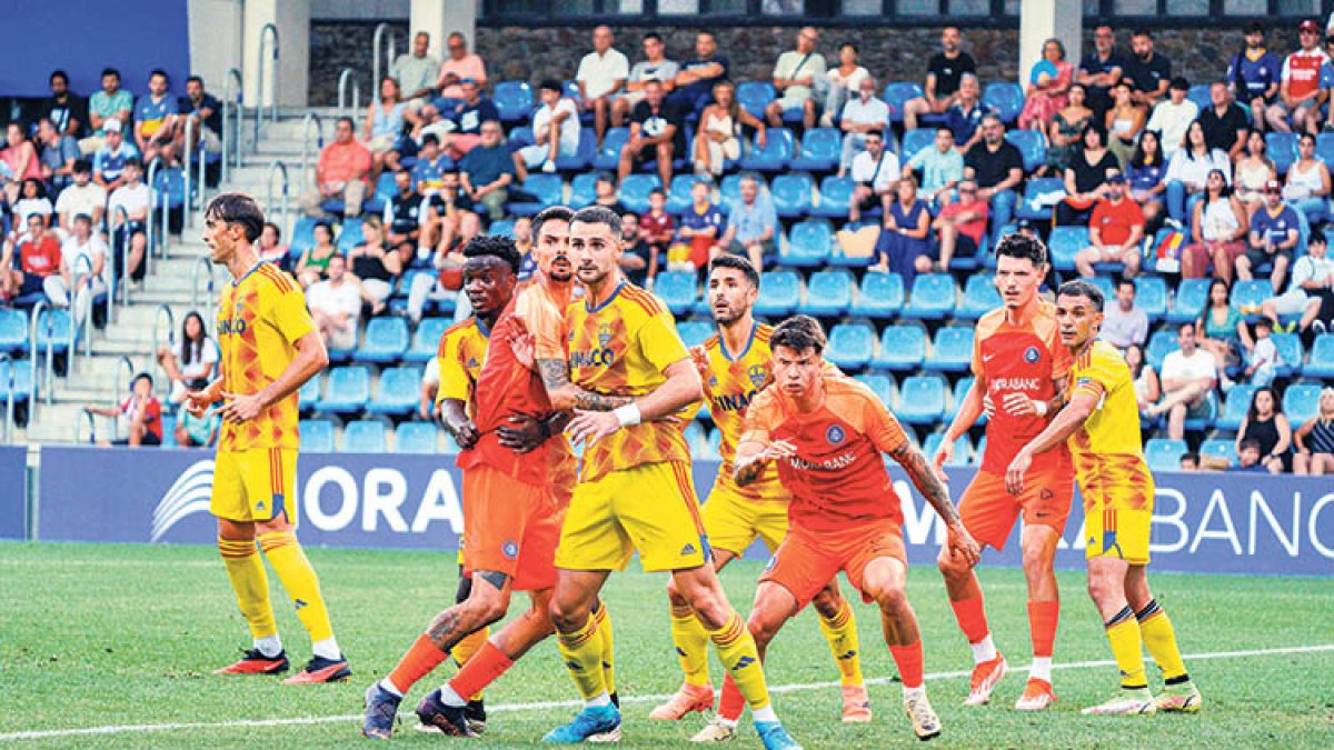 Un instant del partit celebrat ahir al Nacional.