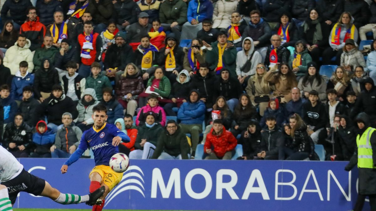 Aficionats, en un duel de l’FC Andorra.