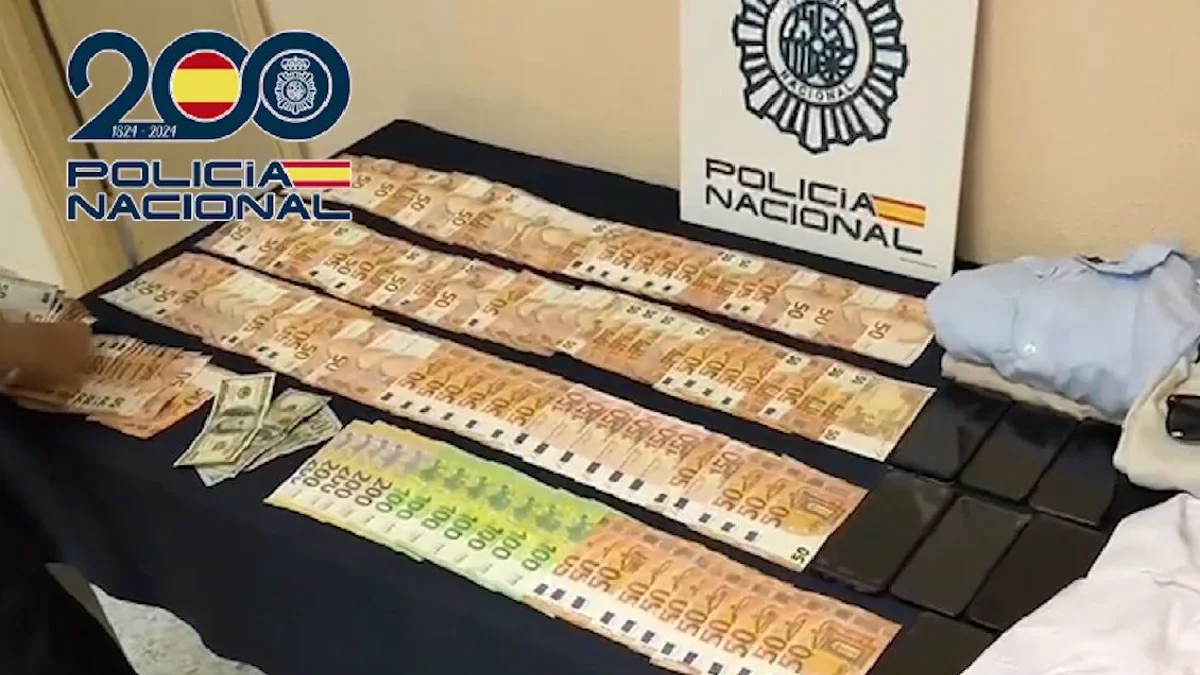 Una part del botí requisat a la banda criminal