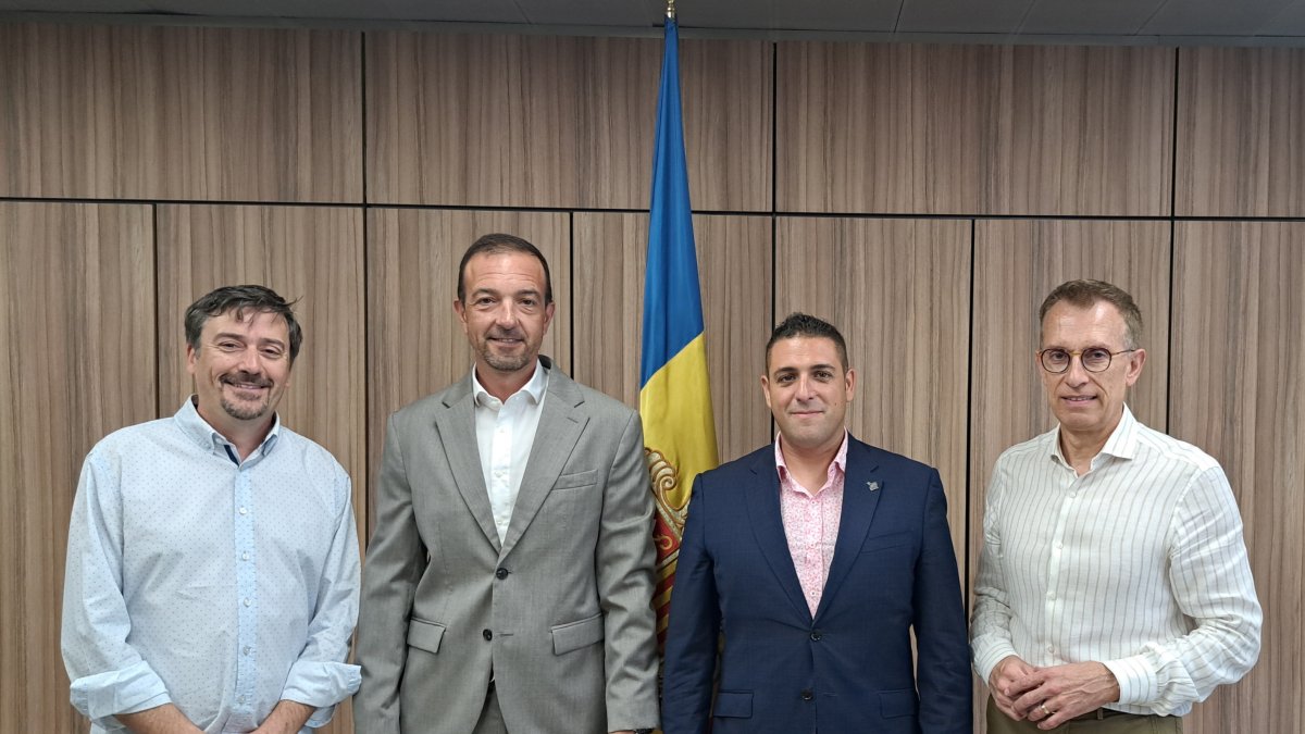 Joaquim Barceló, Jordi Torres, Emili Yepes Ríos i Sergi Nadal a la reunió entre el ministre i Skal Club