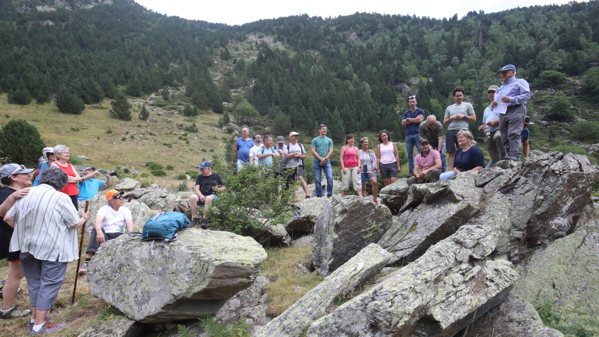 Un moment de la benedicció del bestiar a la vall de Rialb, ahir.