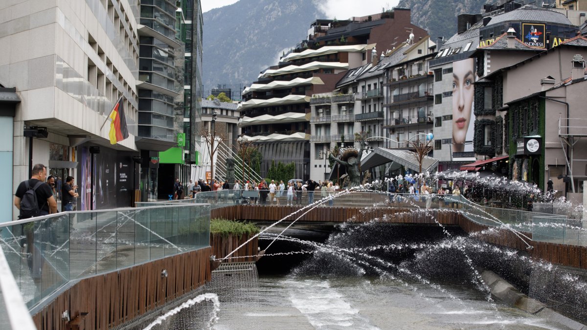 Les fonts de la Rotonda tornen a funcionar