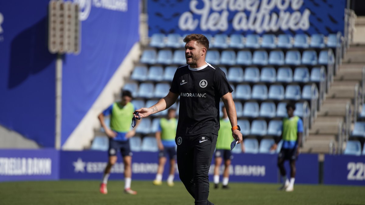 El tècnic Ferran Costa, en un entrenament.