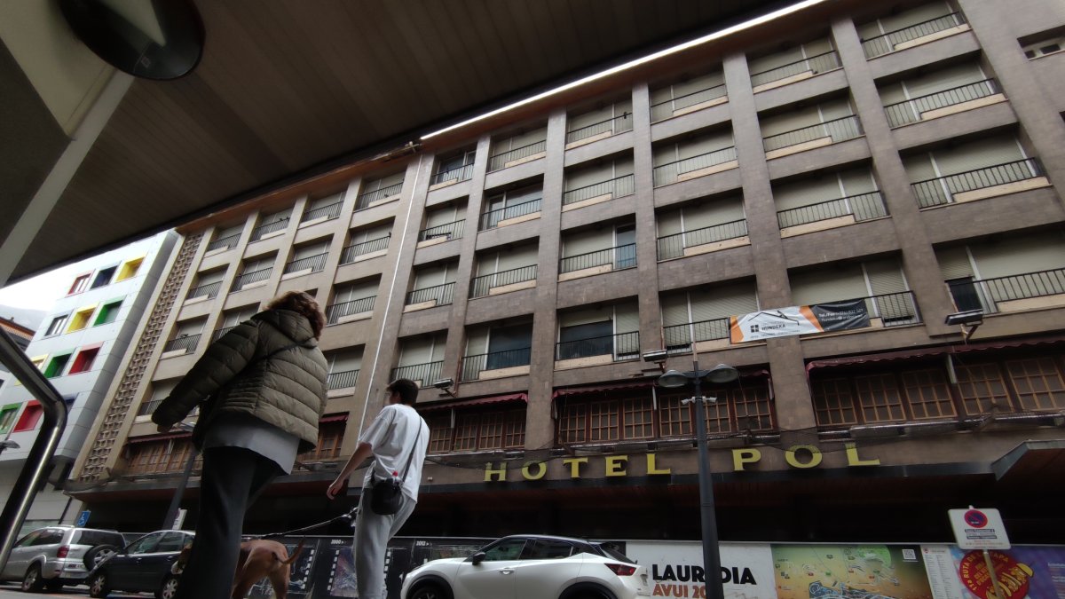 La façana de l’hotel Pol.