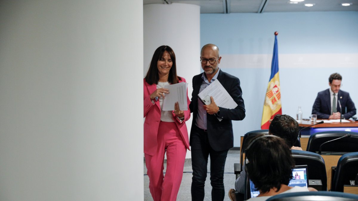 Mònica Bonell i Joan Sans, en la roda de premsa de presentació de la llei el setembre passat.