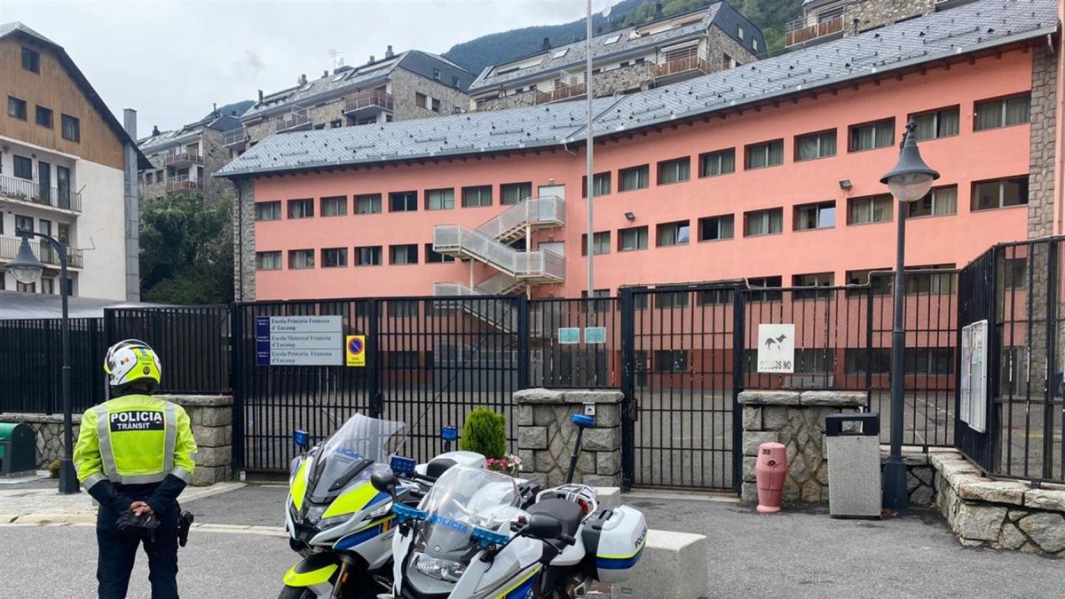 La policia durà a terme controls davant les escoles