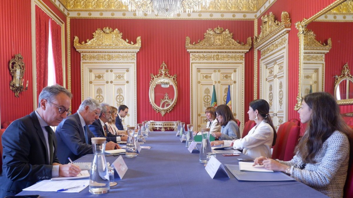 La reunió de treball de les dues delegacions.