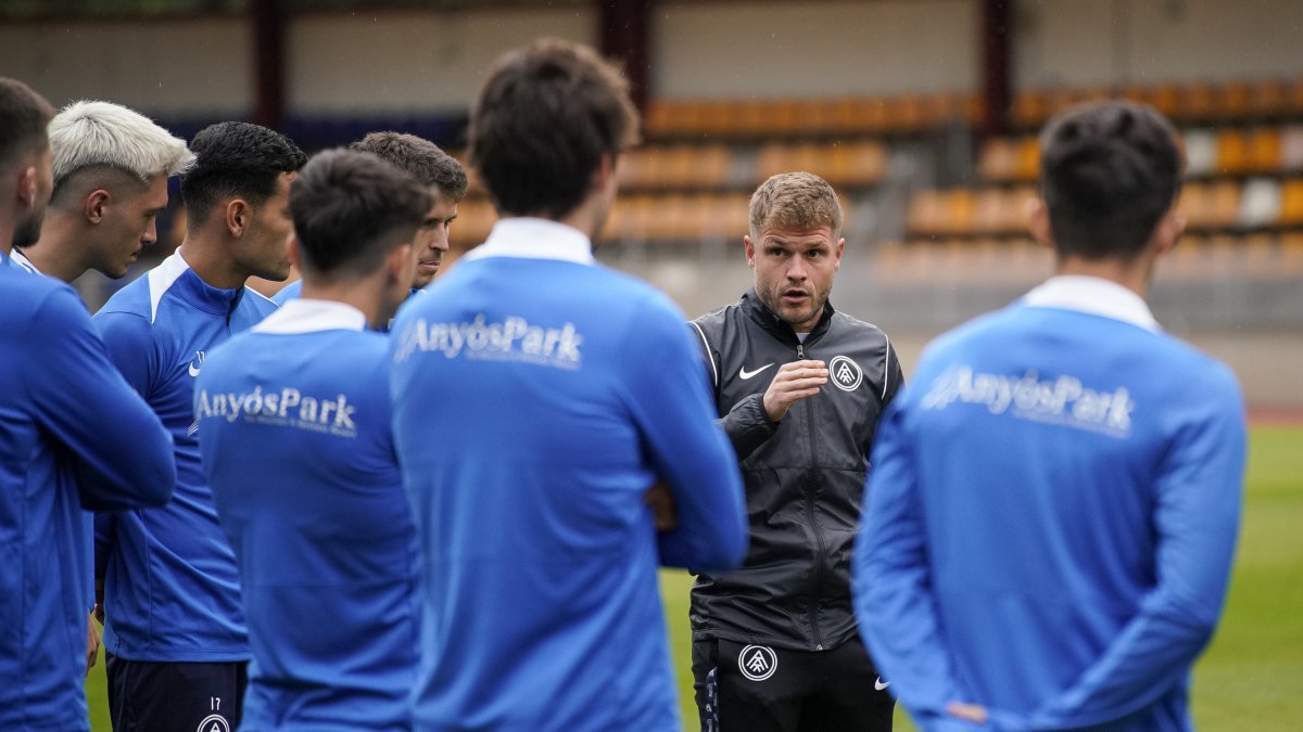 Entrenament de l’equip al Comunal.