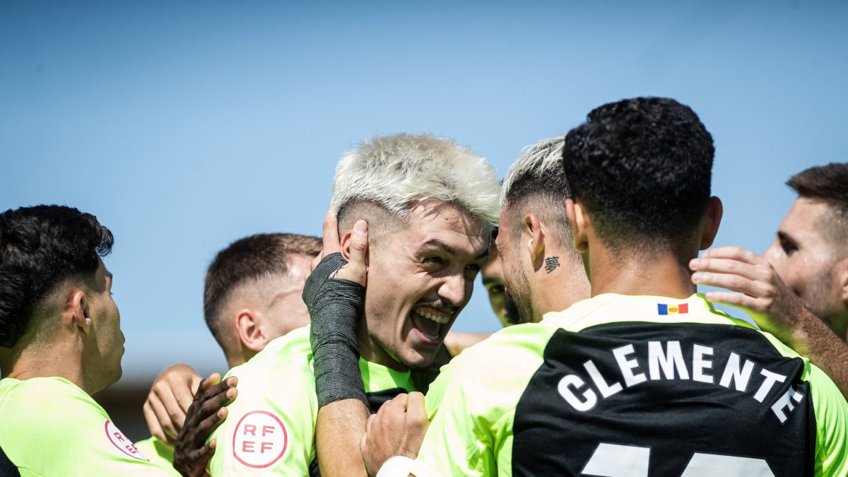 Lauti celebra el gol que va donar els tres punts als tricolors a Tarassona.