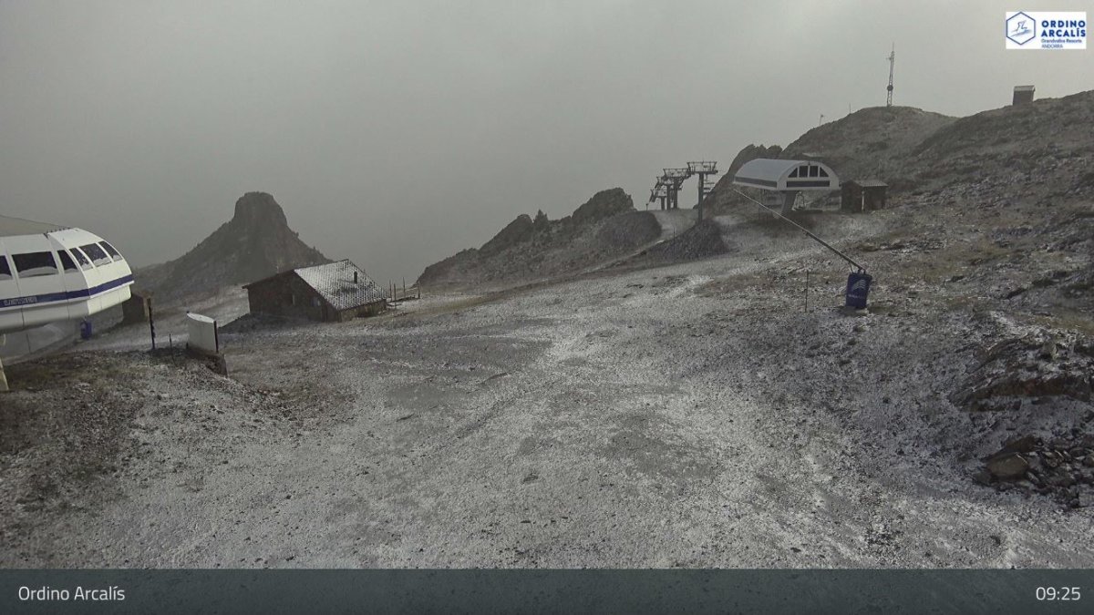 Neu a l'estació d'Arcalís aquest matí