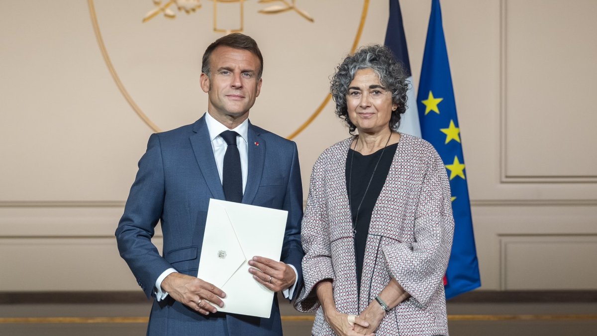 Esther Rabassa presentant les credencials al copríncep Macron