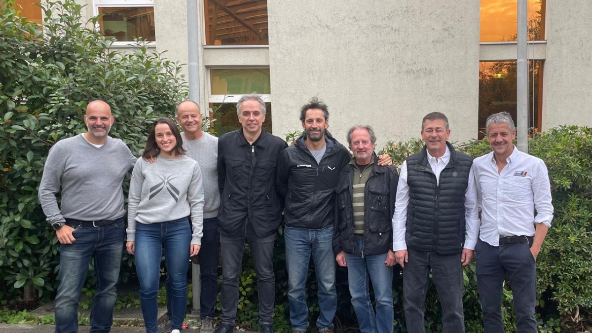 La delegació andorrana, amb representants de Grandvalira i de la FAE, a Zúric.