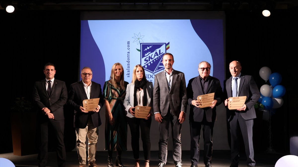 Els guardonats de l'any per l'Skål Club Andorra amb el ministre de Turisme, Jordi Torres, i el president de l'Skål Club Andorra, Emili Yepes