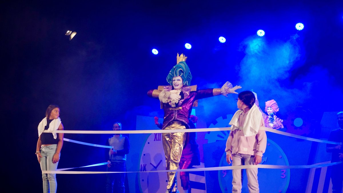 Un moment de l'espectacle 'El vestit pop de l'Emperador'