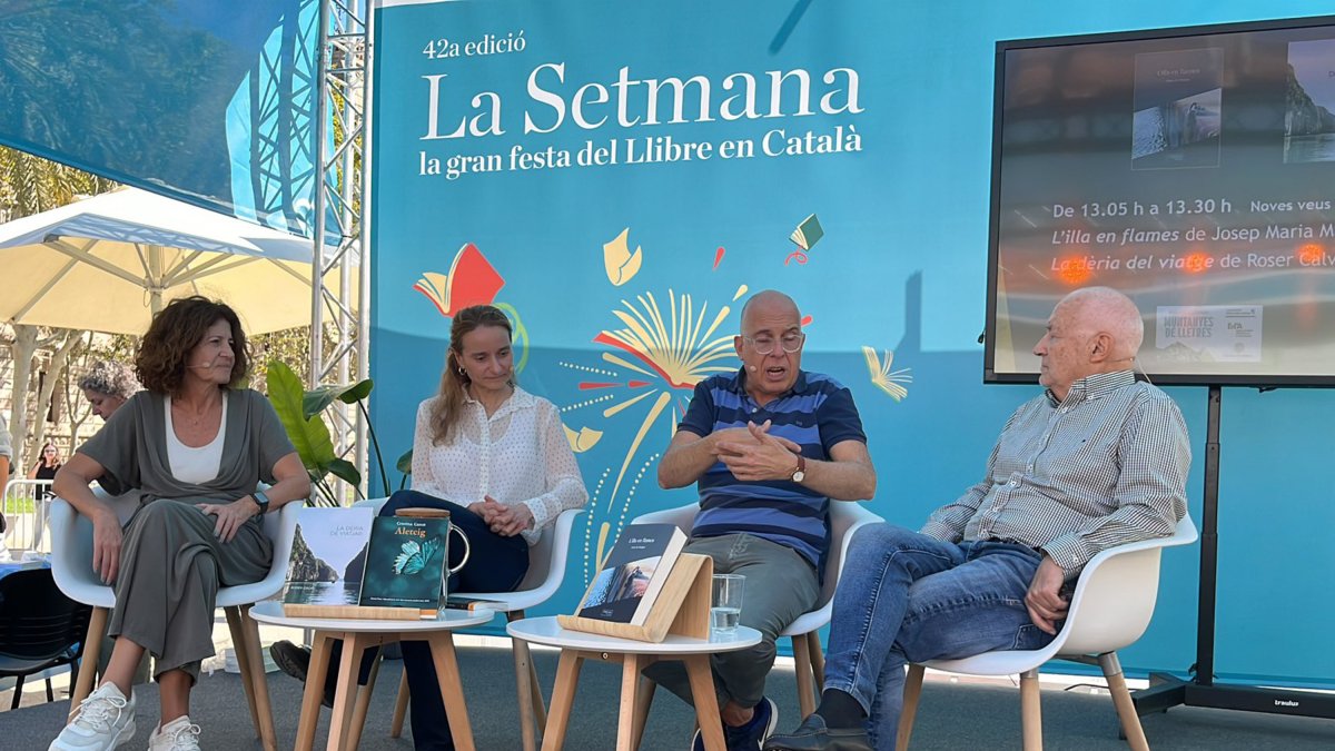 La filòloga catalana i professora de llengua i literatura, Roser Calvo, presentant el seu llibre 'La dèria de viatjar' en la Setmana del Llibre en Català a Barcelona