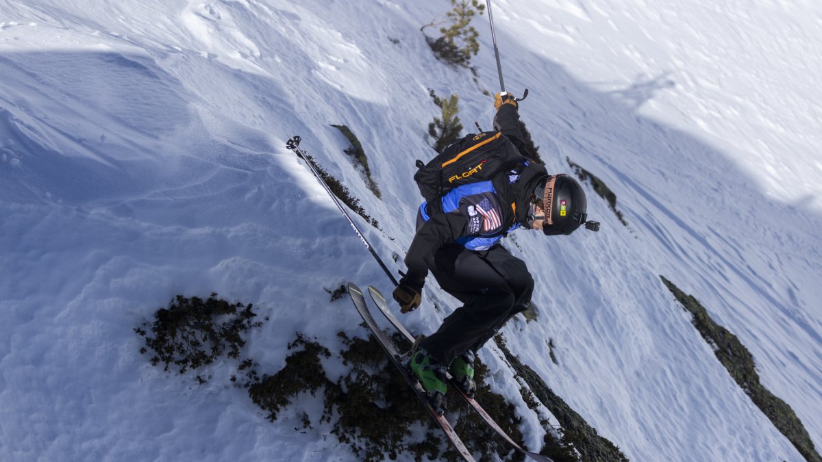 Un esquiador fent freeride a l'estació d'Ordino Arcalís