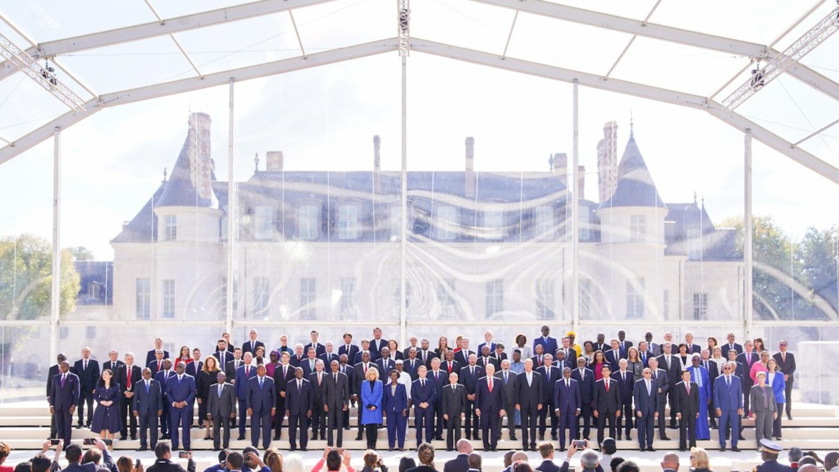 Foto de família durant l'acte de inauguració